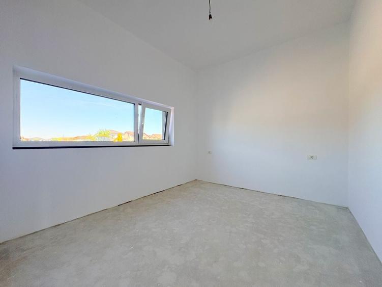 Duplex cu 5 camere cu Canalizare în Dumbrăvița