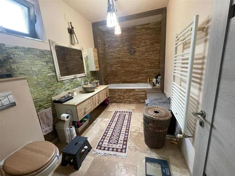 Casă cu 4 camere cu Teren 390 Mp în Oșorhei