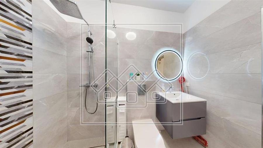 Apartament cu 3 camere semidecomandat în Central