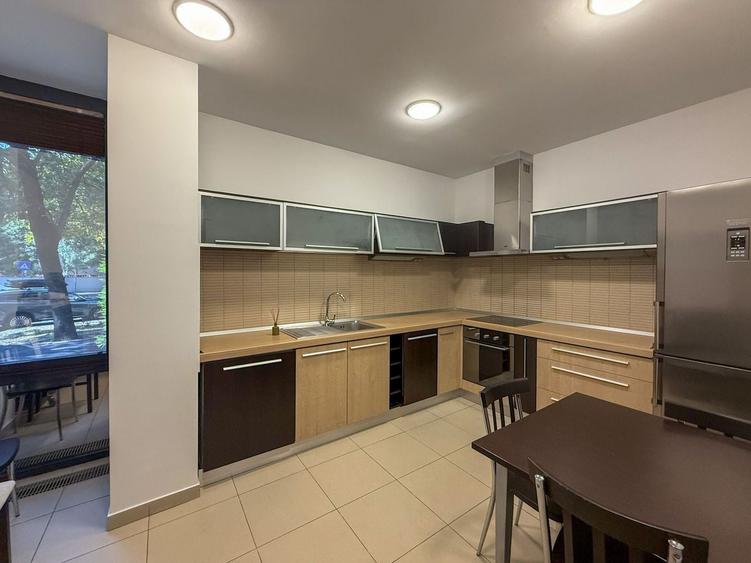 Apartament cu 3 camere semidecomandat, mobilat în Primăverii