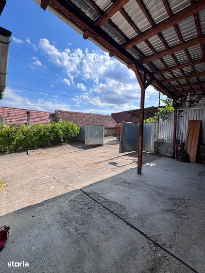 Casă cu 2 camere cu Teren 2380 Mp în Iacobeni