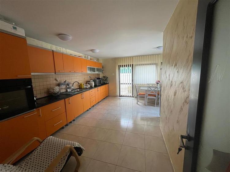 Casă individuală cu 5 camere cu Teren 273 Mp în Periferie