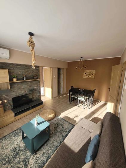 Apartament cu 3 camere decomandat, mobilat în P-ța Amzei
