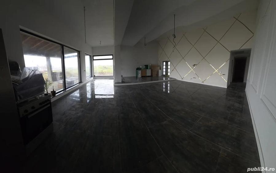 Casă cu 4 camere cu Teren 1700 Mp în Școlilor