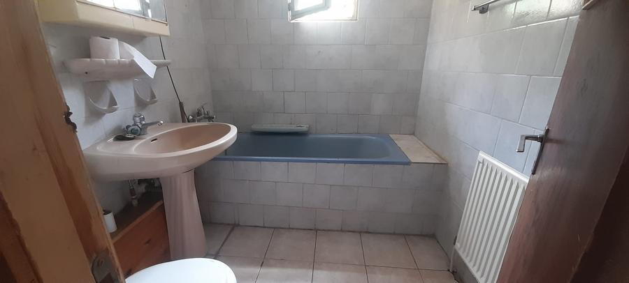Apartament cu 4 camere semidecomandat în Rahova