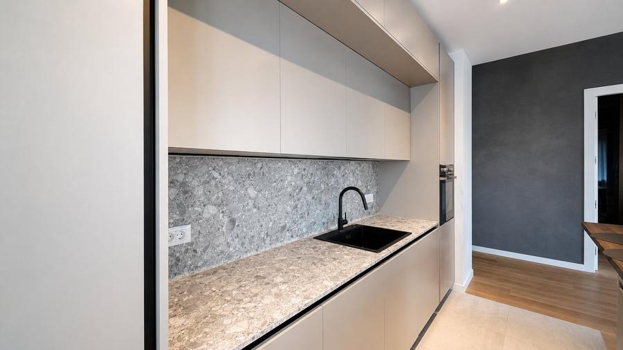 Apartament cu 4 camere în Barbu Văcărescu