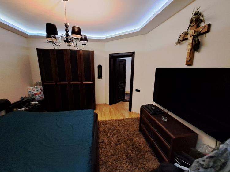 Apartament cu 5 camere decomandat, mobilat în Cotroceni