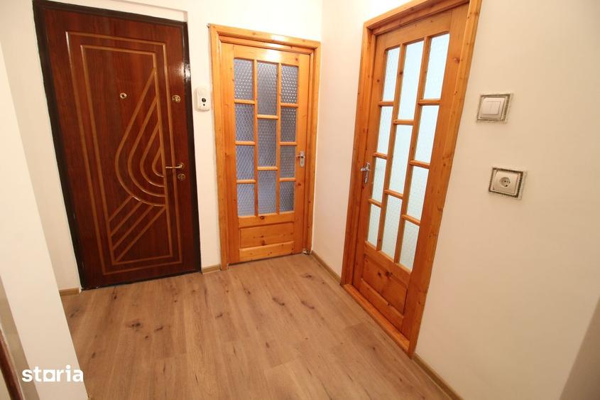 Apartament cu 3 camere decomandat în Micro 17