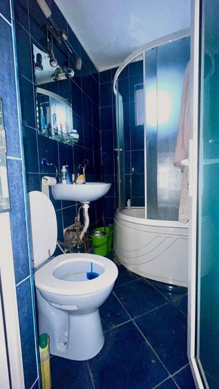 Apartament cu 3 camere semidecomandat în Vlahuță