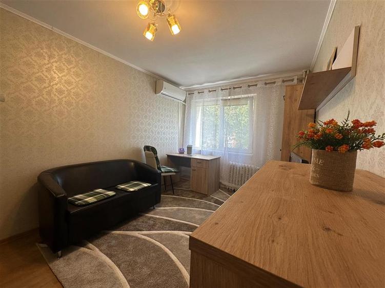Apartament cu 2 camere semidecomandat în Podu Roș