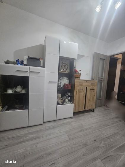 Apartament cu 3 camere decomandat în Decebal