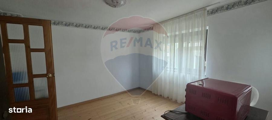 Casă cu 4 camere în Căprioru