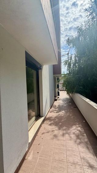 Apartament cu 4 camere decomandat, mobilat în Sisești