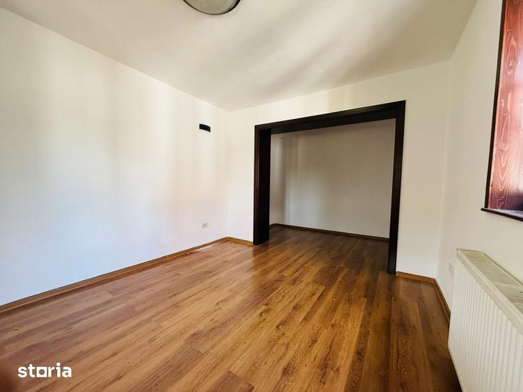 Casă cu 5 camere cu Teren 720 Mp în Sânmihaiu Român
