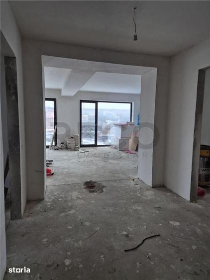 Casă cu 7 camere cu Teren 598 Mp în Sântandrei