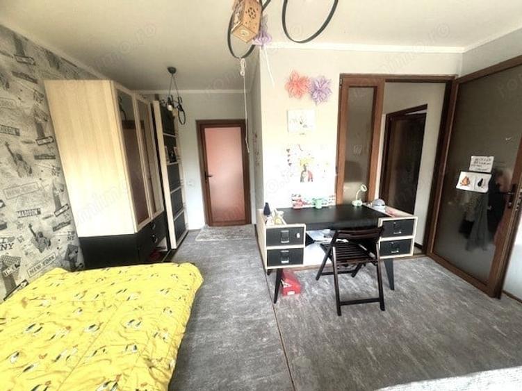 Casă cu 5 camere cu Teren 382 Mp în Central