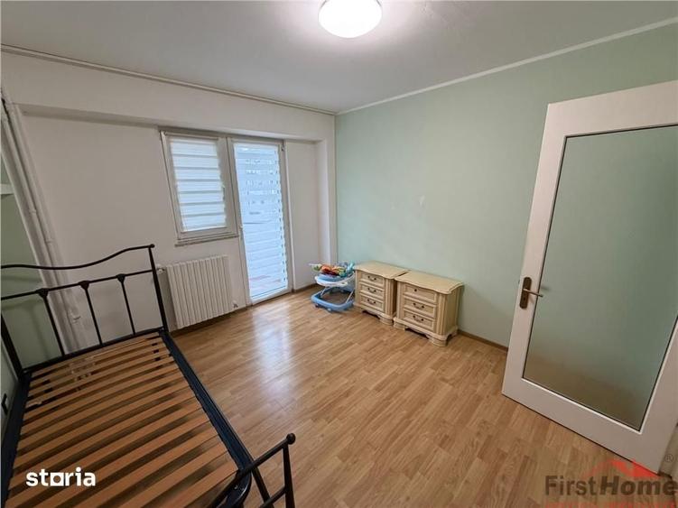 Apartament cu 4 camere decomandat în Est
