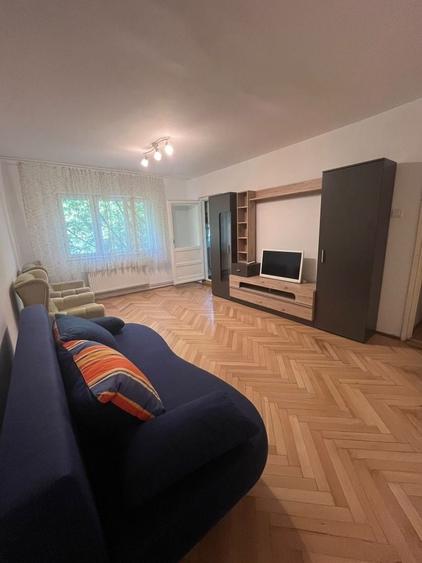 Apartament cu 3 camere decomandat în Soarelui