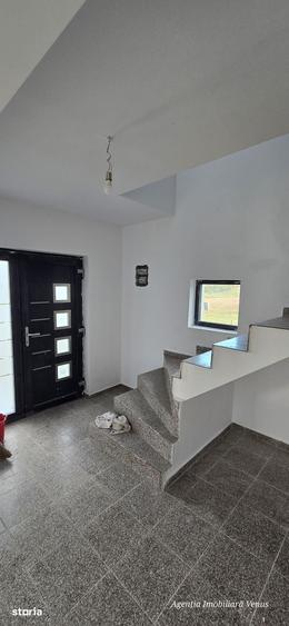 Casă cu 5 camere cu Teren 1000 Mp în Mihai Eminescu