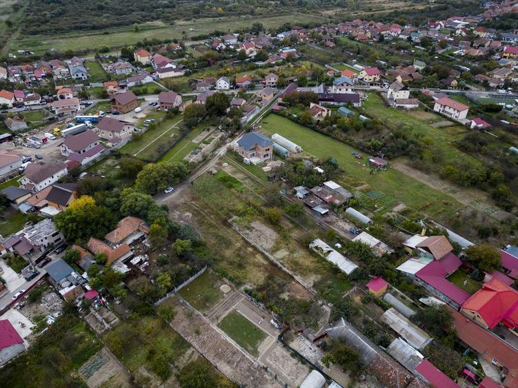 Teren de 2012 mp, în Ghiroda