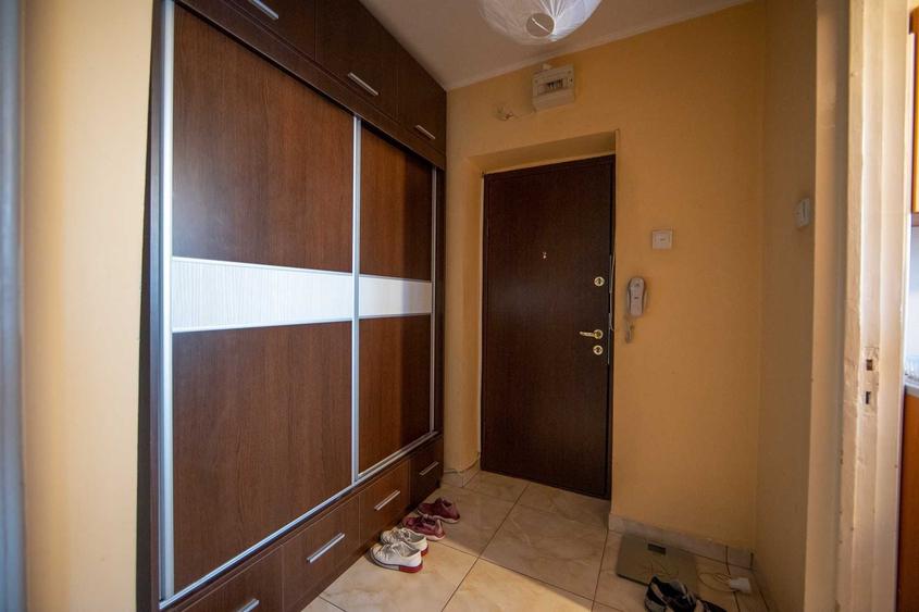 Apartament cu 3 camere semidecomandat în Dristor