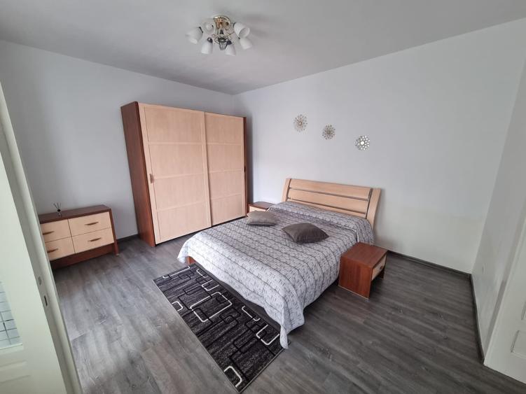 Casă individuală cu 4 camere cu Teren 995 Mp în Central