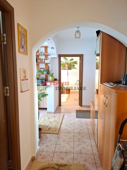 Apartament cu 3 camere decomandat, mobilat în Dristor