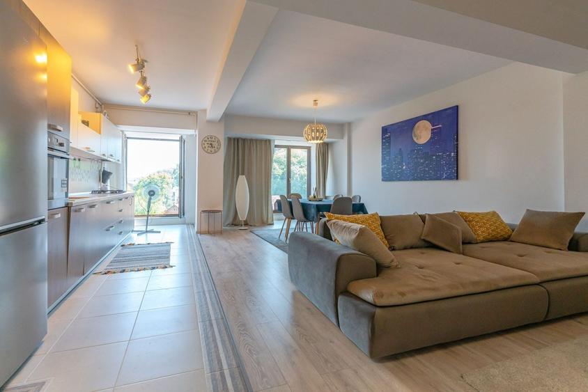 Apartament cu 3 camere decomandat, mobilat în Central