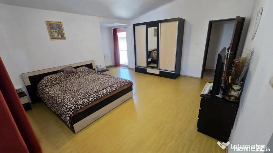 Apartament cu 3 camere semidecomandat în Central