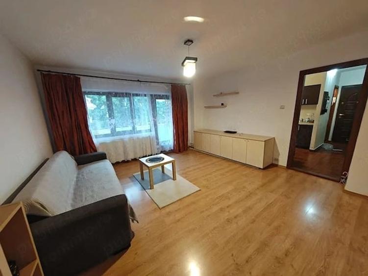 Apartament cu 2 camere semidecomandat în Baba-Dochia