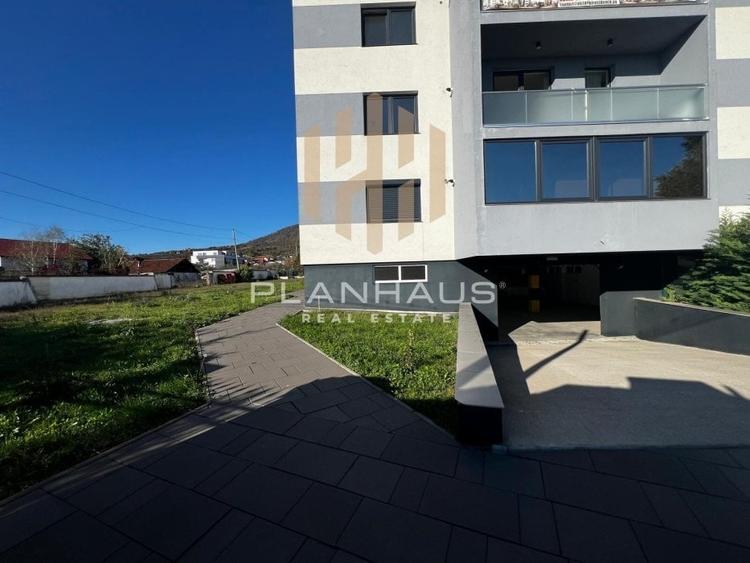 Apartament cu 3 camere decomandat în Valea Borcutului