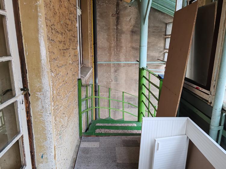 Apartament cu 4 camere semidecomandat în Centrul Istoric