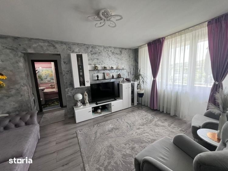 Apartament cu 3 camere semidecomandat în Calea București