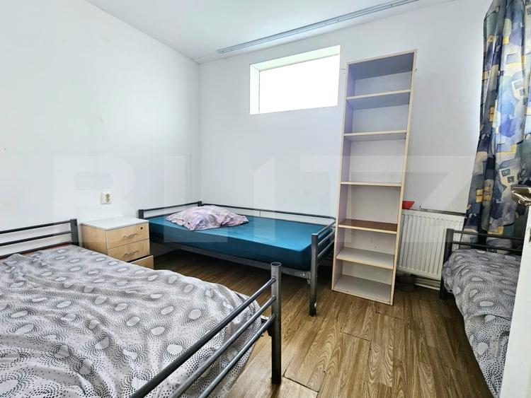 Casă individuală cu 12 camere cu Canalizare în Sânandrei