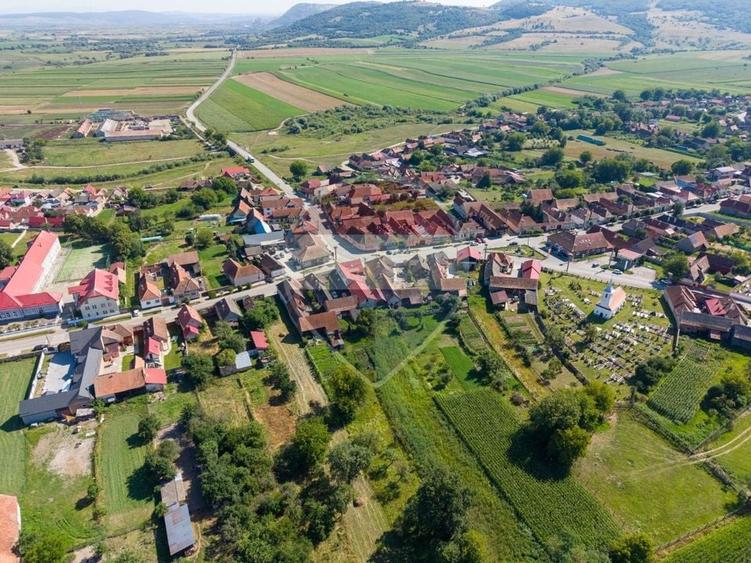 Casă individuală cu 4 camere cu Teren 1346 Mp în Comana de Jos