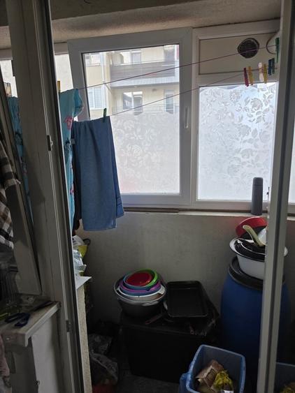 Apartament cu 3 camere decomandat în Berceni