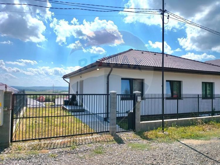Casă cu 3 camere cu Teren 256 Mp în Nazna
