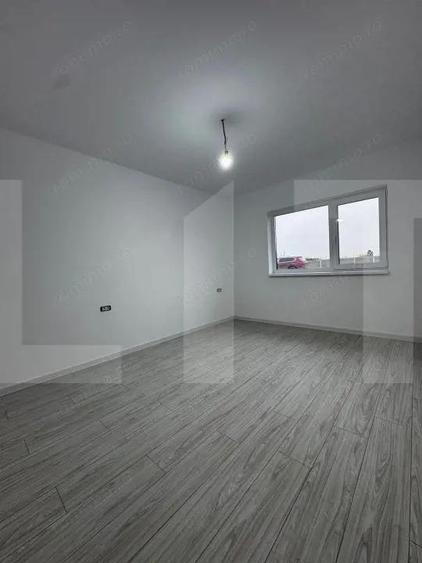 Casă cu 4 camere cu Teren 650 Mp în Peciu Nou
