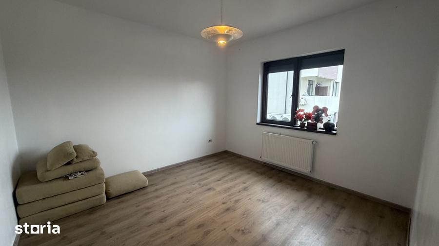 Casă cu 5 camere cu Teren 100 Mp în Chiajna