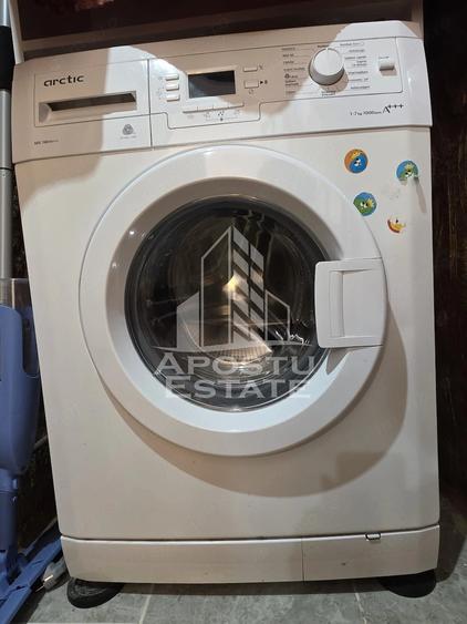 Apartament cu 3 camere decomandat în Girocului