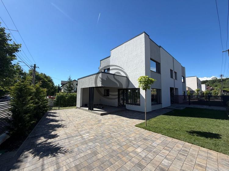 Duplex cu 4 camere cu Canalizare în Central