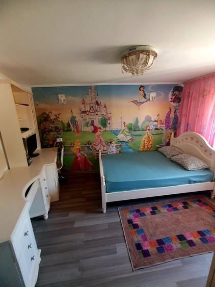 Apartament cu 3 camere semidecomandat în Unirii