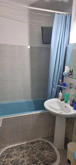Apartament cu 3 camere decomandat în Lipovei