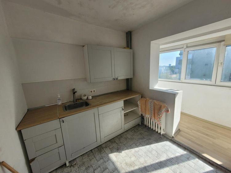 Apartament cu 3 camere decomandat în Titulescu