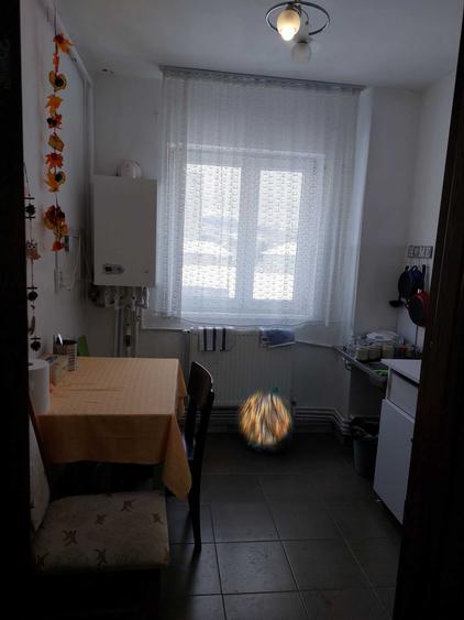 Apartament cu 3 camere semidecomandat în Slătinioara