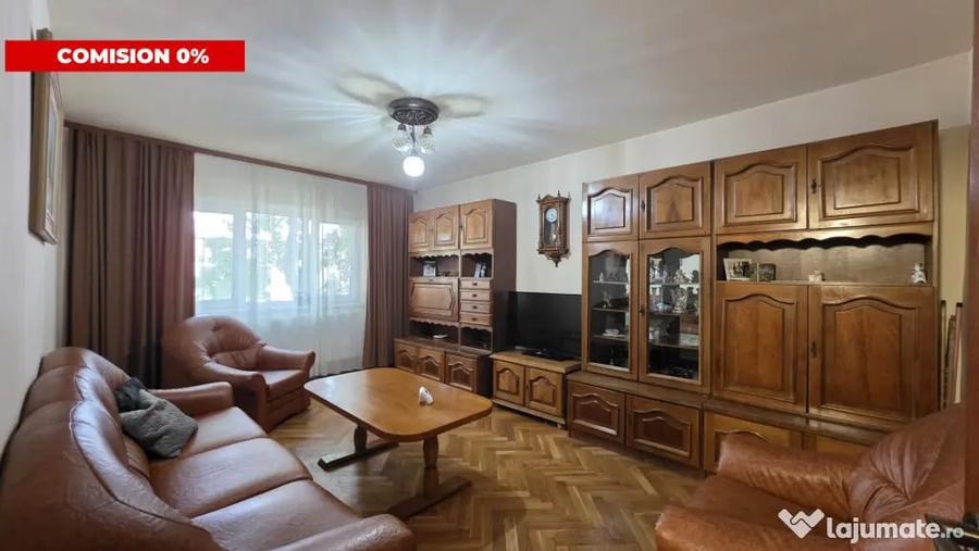 Apartament cu 3 camere decomandat în Aradului