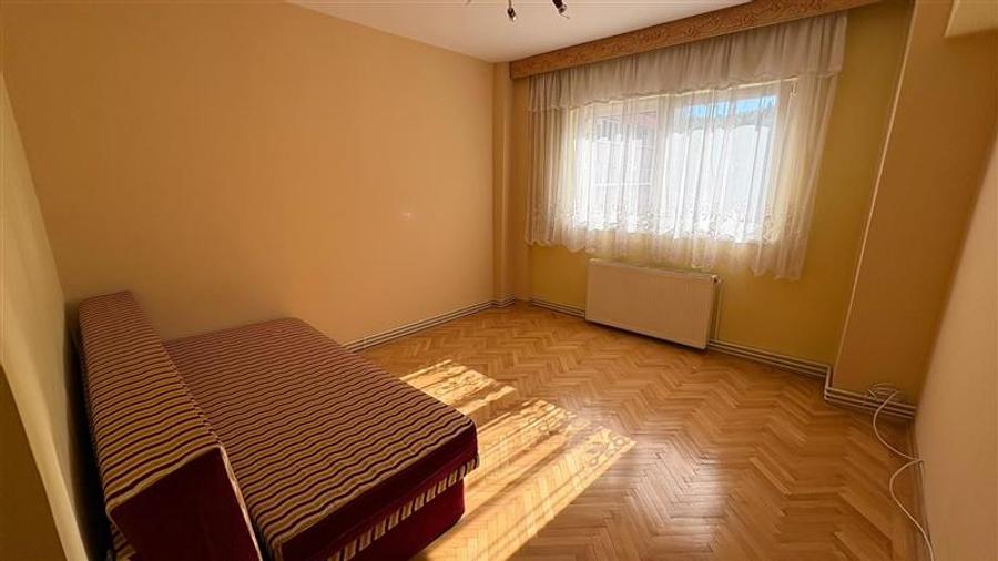 Apartament cu 3 camere decomandat, mobilat în Răcădău