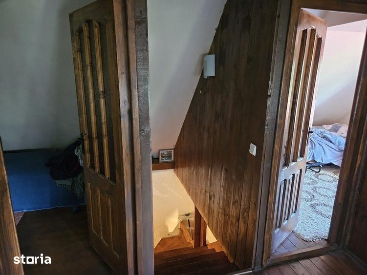 Casă cu 5 camere semidecomandat cu Teren 300 Mp în Mărișel