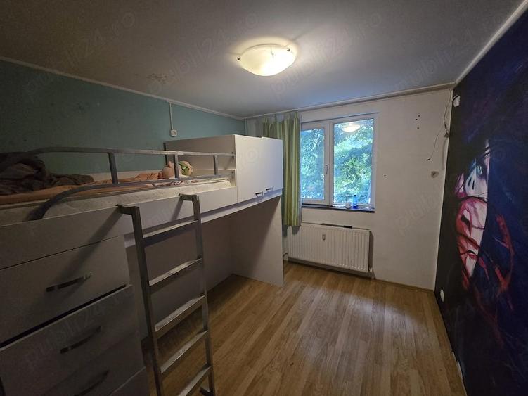 Apartament cu 3 camere semidecomandat în Titan