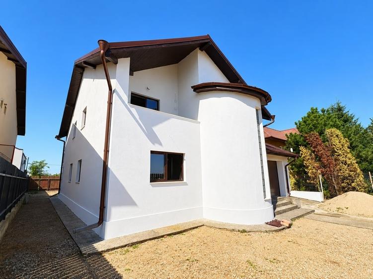 Casă cu 5 camere cu Teren 500 Mp în Balotești